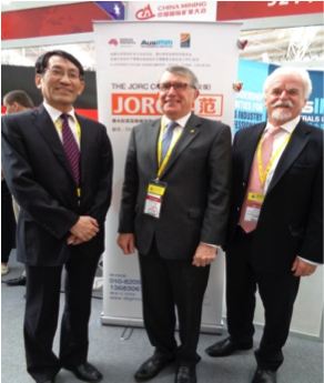 Wang Jia Hua (China Mining Association), Geoff Sharrock (President AusIMM), Gerry Fahey (AIG Representative) 